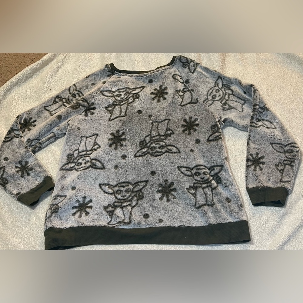 Star Wars Womens Baby Yoda Grogu Fleece Sweater Size XL Long Sleeve Pullover - Picture 2 of 7